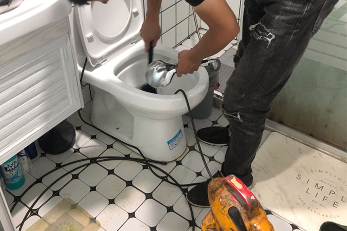 石河子马桶堵塞自己疏通还是找师傅?专业上门服务让你省时更省心