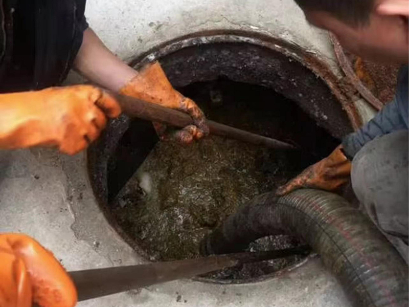 石河子清理化粪池时如何避免沼气的危害?